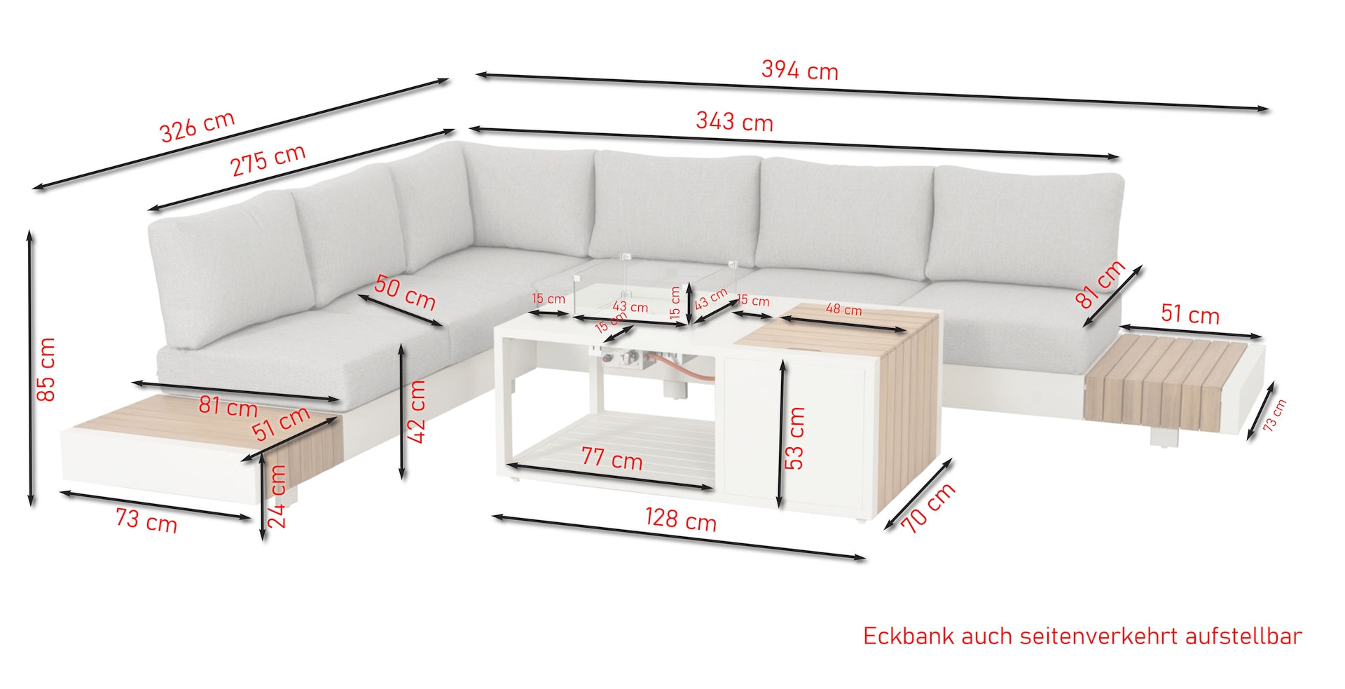 Loungegruppe Gina mit cremefarbenem Aluminiumgestell, hellgrauen Kissen, Thermoholz-Ablageflächen und Couchtisch mit integrierter Feuerstelle.