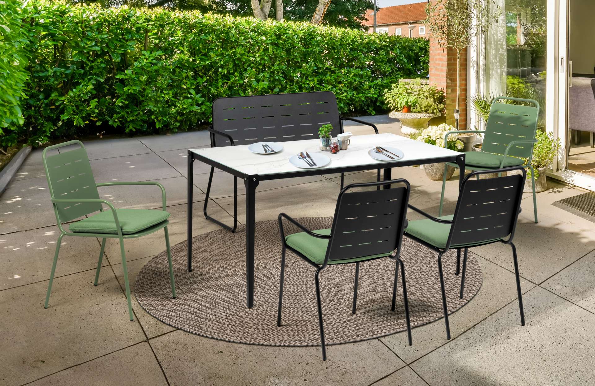 Sofagruppe Serafina mit Gartenbank, 4 Armstühlen und Gartentisch in Olivgrün oder Schwarz. Hochwertiger Stahl mit e-coating und ESG-Glasplatte in Marmoroptik.